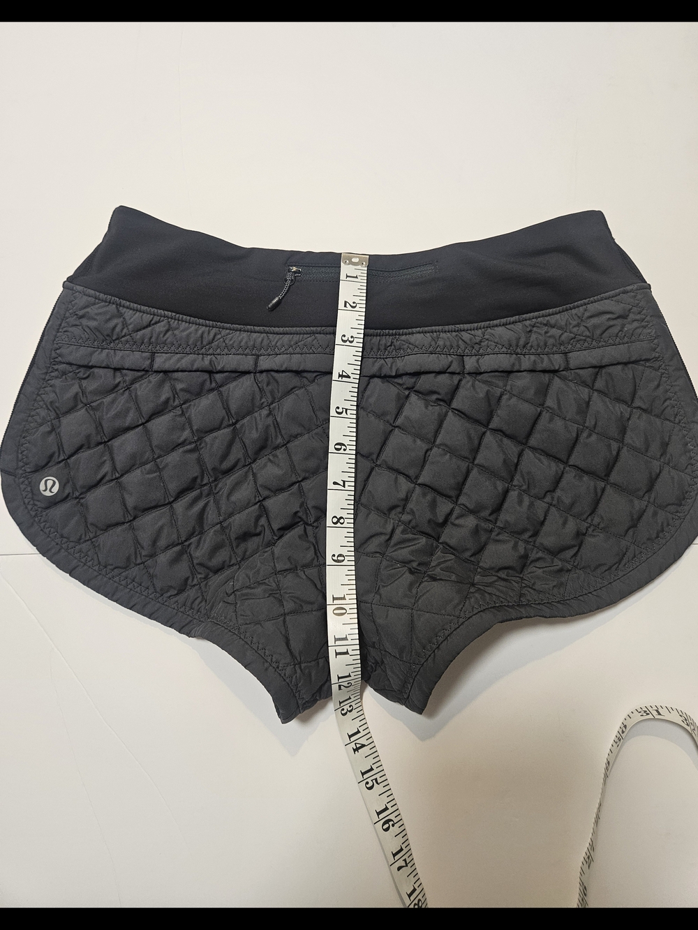 Lululemon Rare Quilted Goose Down Winter Running Shorts Black Gray Size 8 - Picture 15 of 16